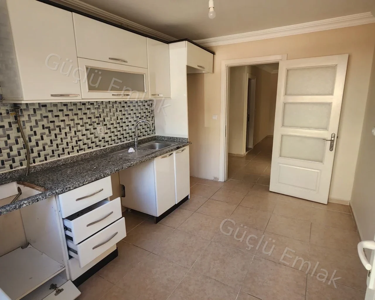 Çarşı Mahallesinde şehrin göbeğinde 3+1 kiralık daire - 11. fotoğraf